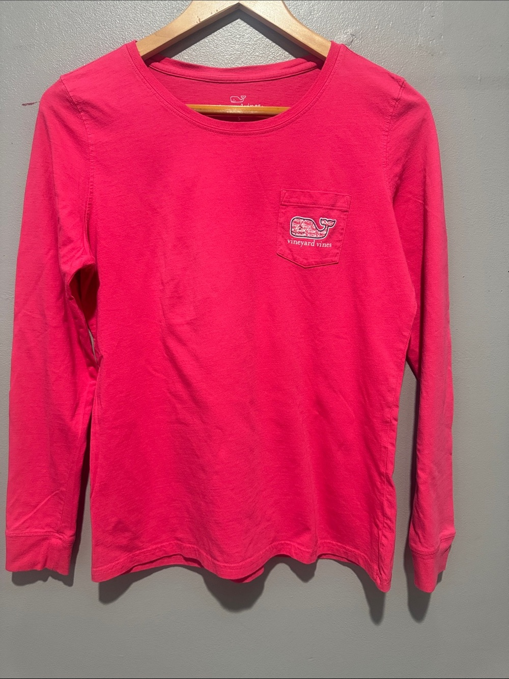 Vineyard Vines women Long-Sleeve Pocket Tee - Hot Pink